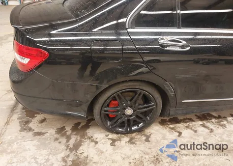 2013 Mercedes-Benz C 300 Sport 4Matic из США, поврежденный, VIN WDDGF8AB0DR250955